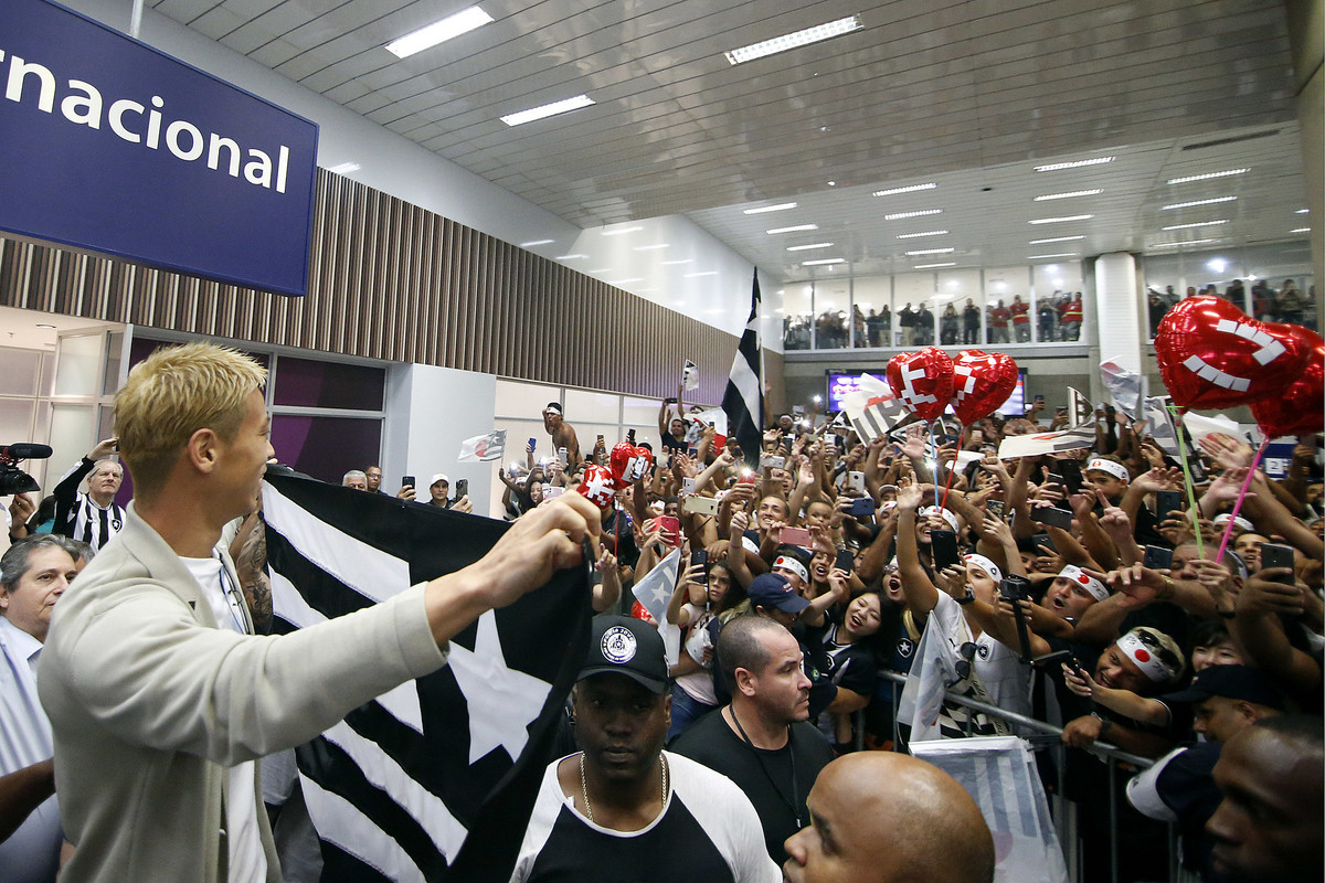 Honda no aeroporto. Crédito: Vitor Silva/Botafogo