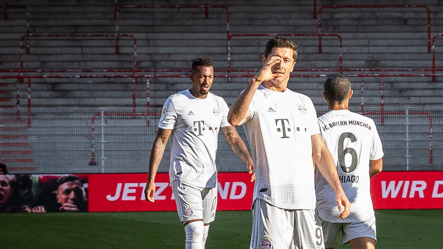 Bayern vence o Union Berlim e continua na liderança da Bundesliga.