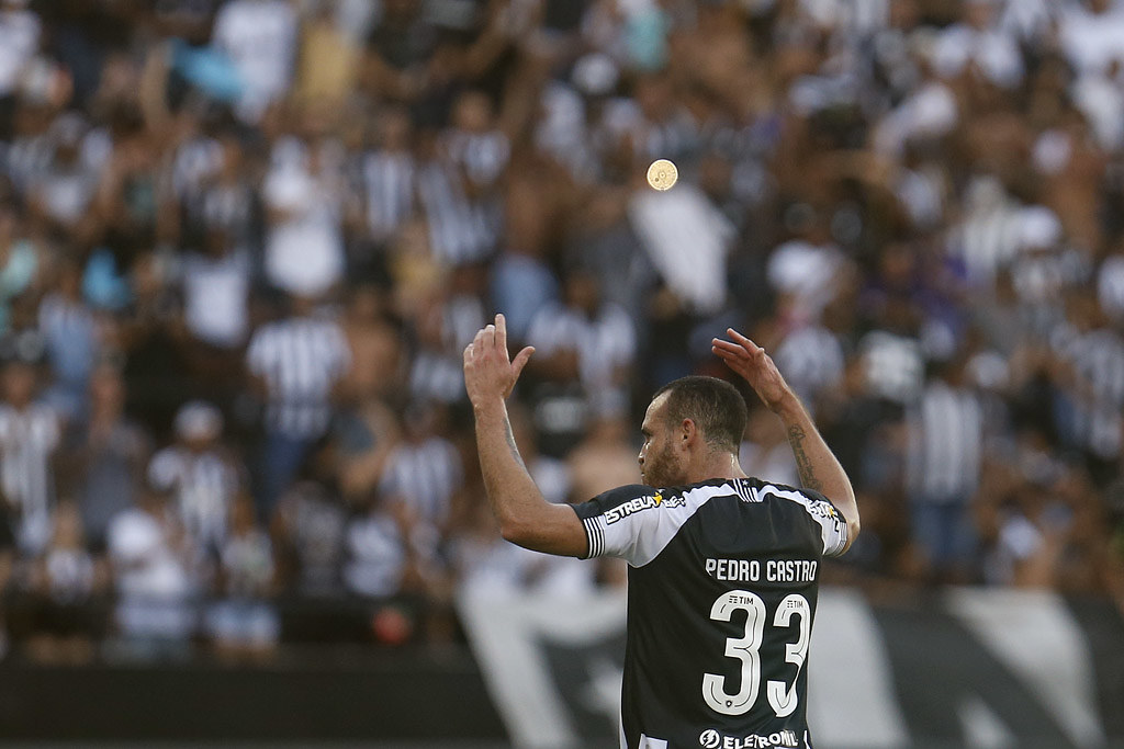 Pedro Castro celebra acesso do Botafogo. Crédito: Vitor Silva/Botafogo