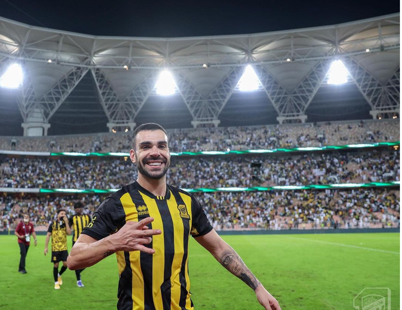 Bruno Henrique é um dos volantes com mais participações em gols no futebol saudita. Foto: Divulgação/Al Ittihad