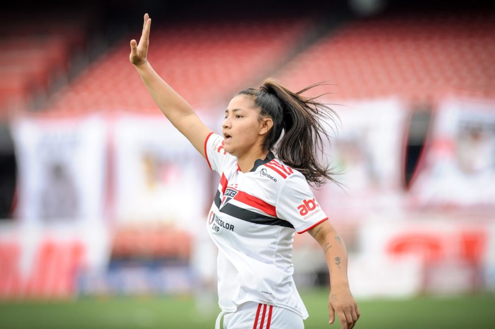 Micaelly renova com o São Paulo. Foto: Rubens Chiri/ São Paulo