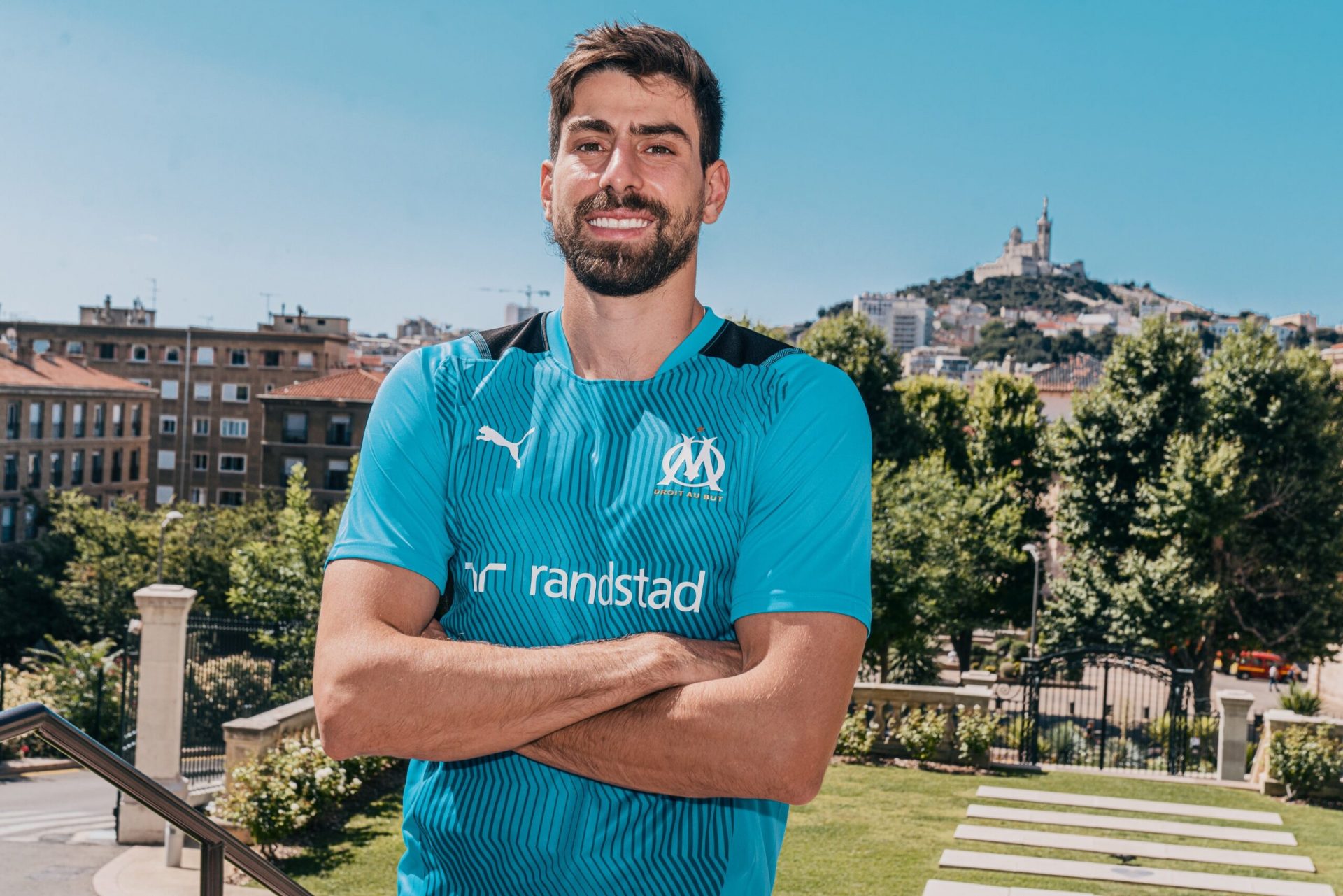 Luan Peres comemora invencibilidade pelo Marseille. Foto: Divulgação/OM