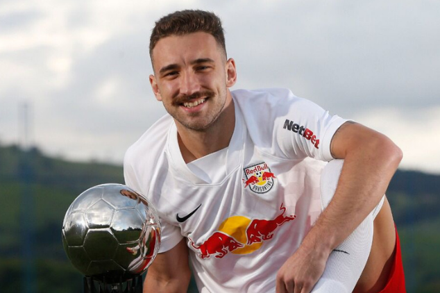 Léo Ortiz comemora renovação com o Red Bull Bragantino. Foto: Divulgação/RB Bragantino