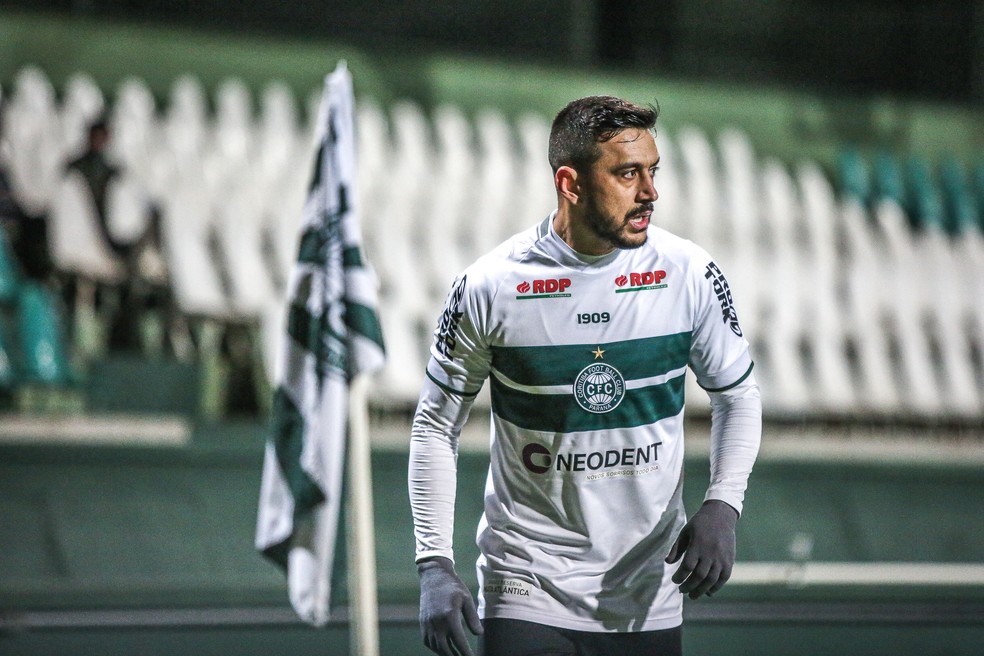 Robinho vira a chave. Foto: Divulgação/Coritiba