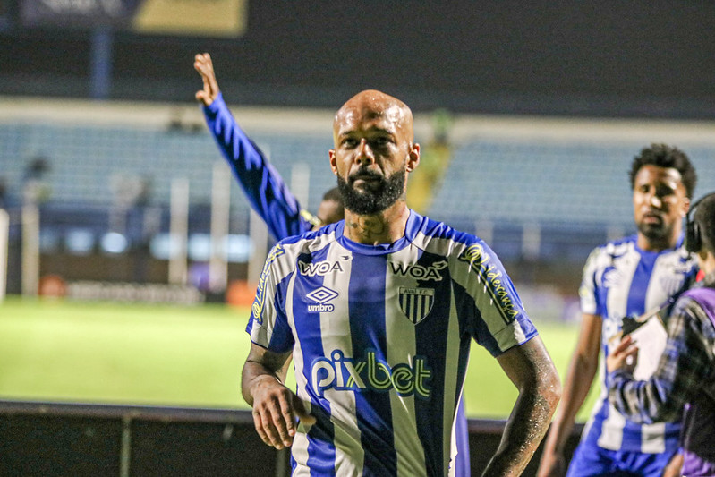 Bruno Silva dispara. Foto: André Palma Ribeiro/Avaí