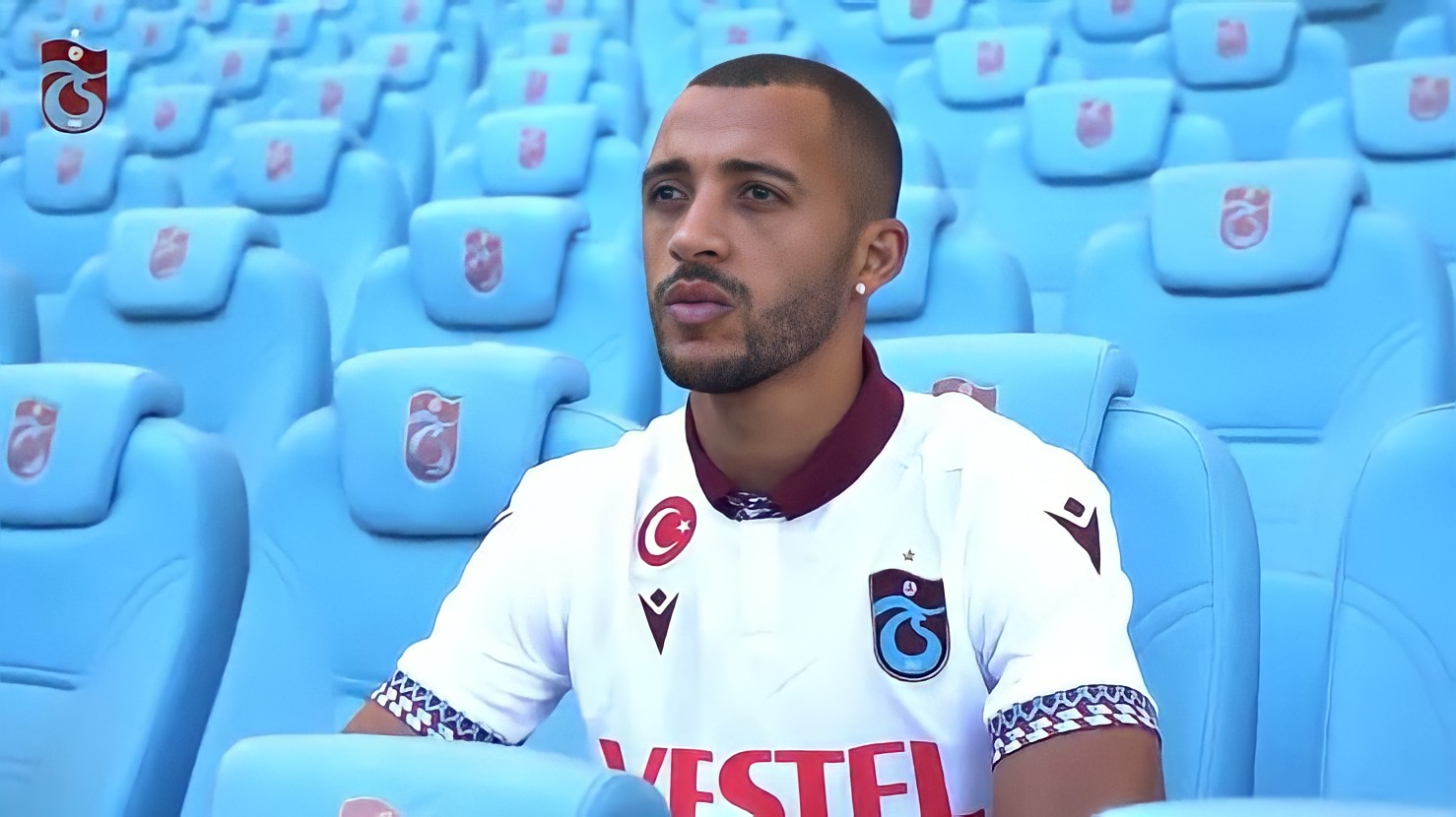 Vitor Hugo durante sua apresentação como jogador do Trabzonspor. Foto: Reprodução