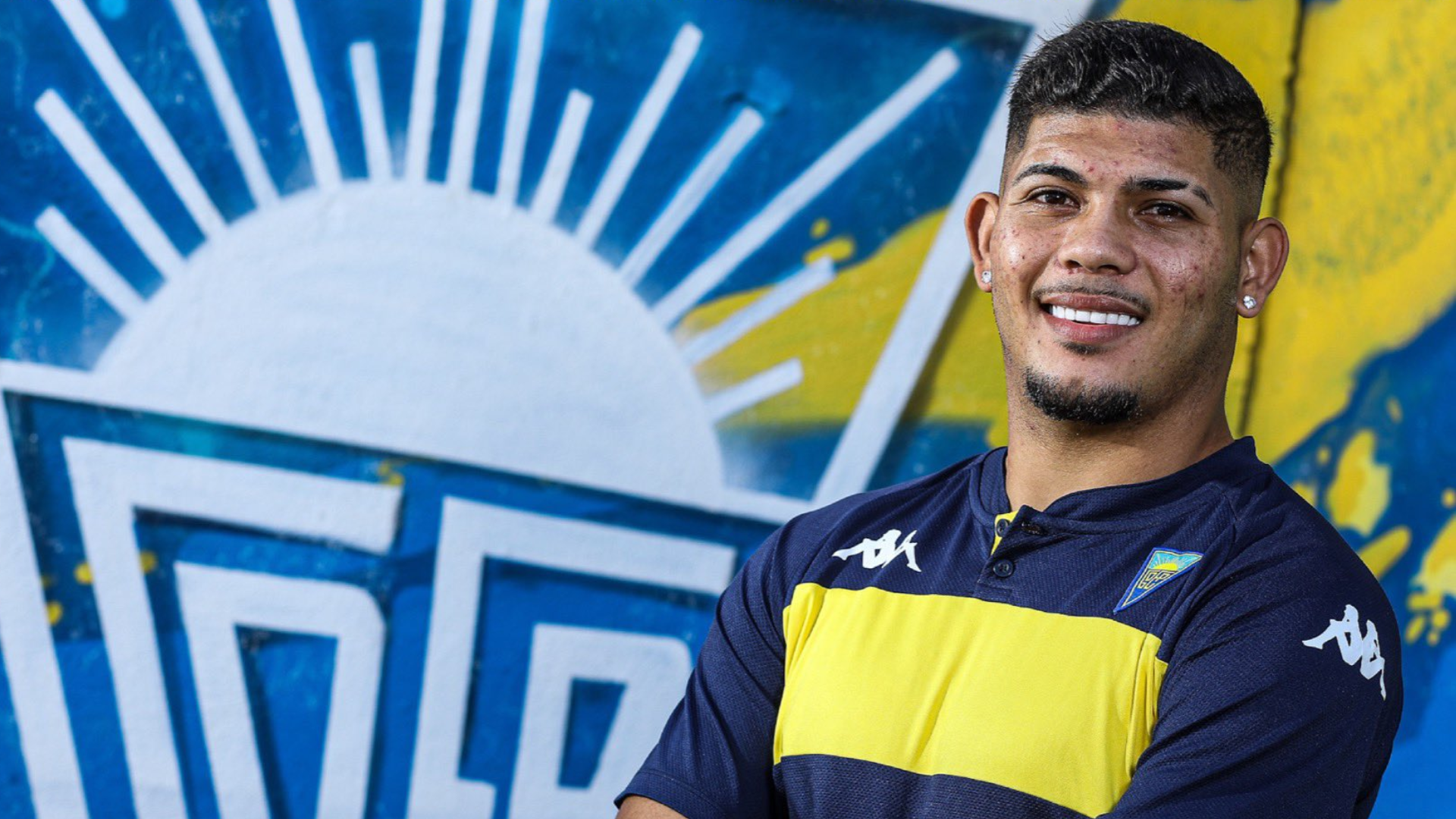 Erison é anunciado oficialmente pelo Estoril de Portugal.