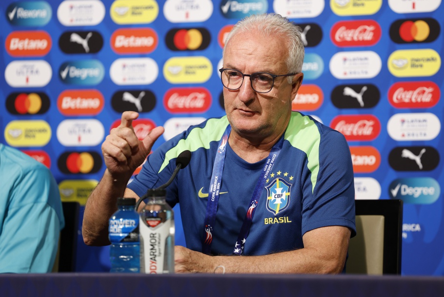 Dorival Júnior analisa confronto contra a Colômbia durante coletiva de imprensa. Créditos: Rafael Ribeiro/CBF