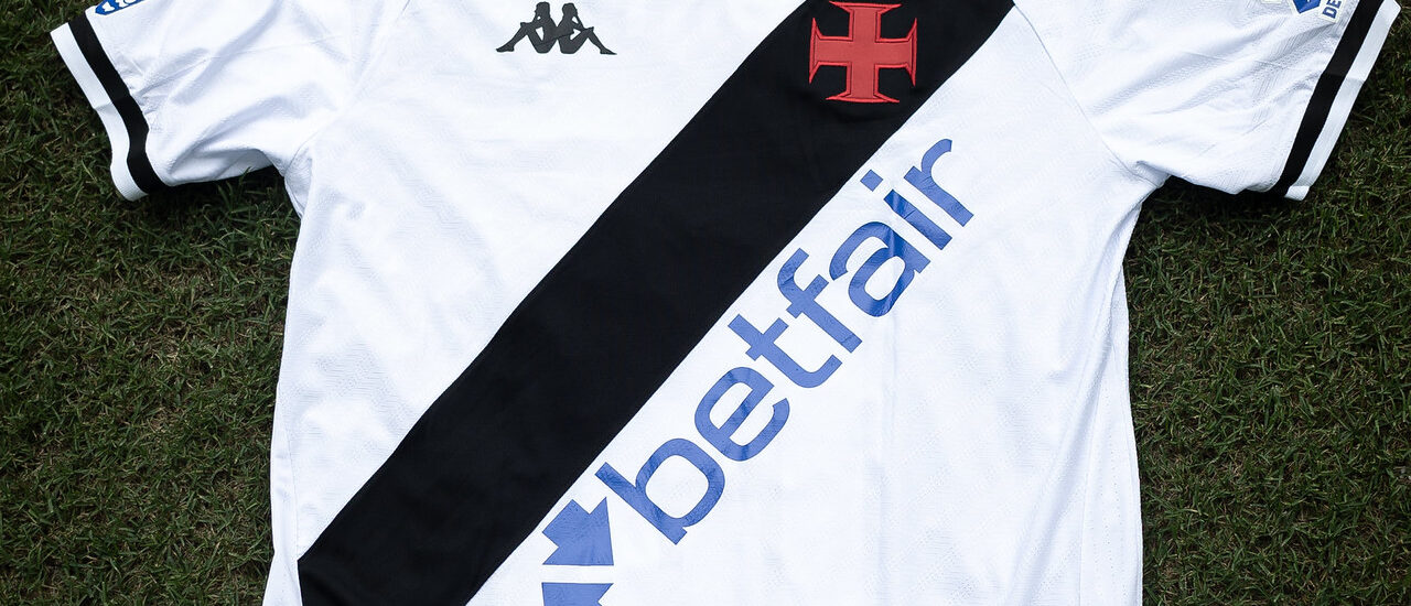 Camisa do Vasco com patrocínios, nomes e números azuis no Novembro Azul. Foto: Matheus Lima / Vasco da Gama