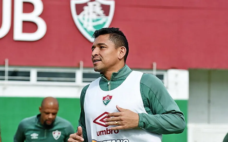 Mario Pineida treinando pelo Fluminense