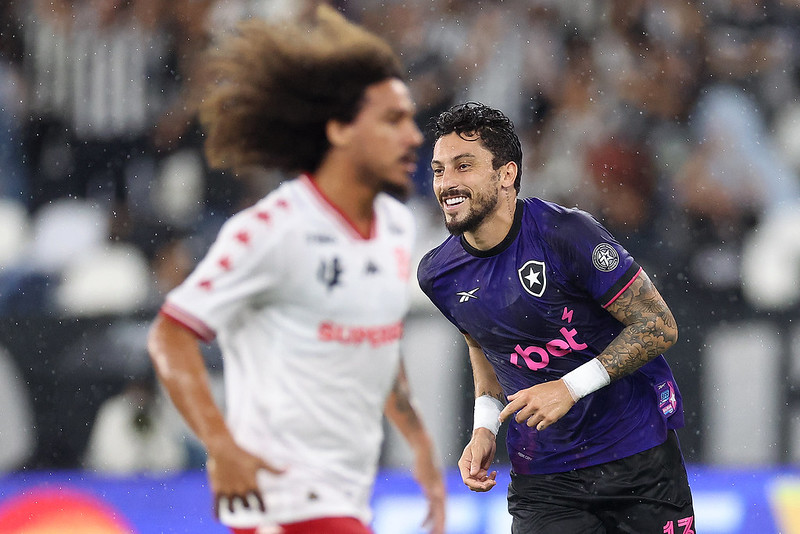 Alex Telles comemora gol contra o Bangu pelo Campeonato Carioca. Alvinegro volta a enfrentar o Bangu na final da Taça Rio. Foto: Vitor Silva/Botafogo