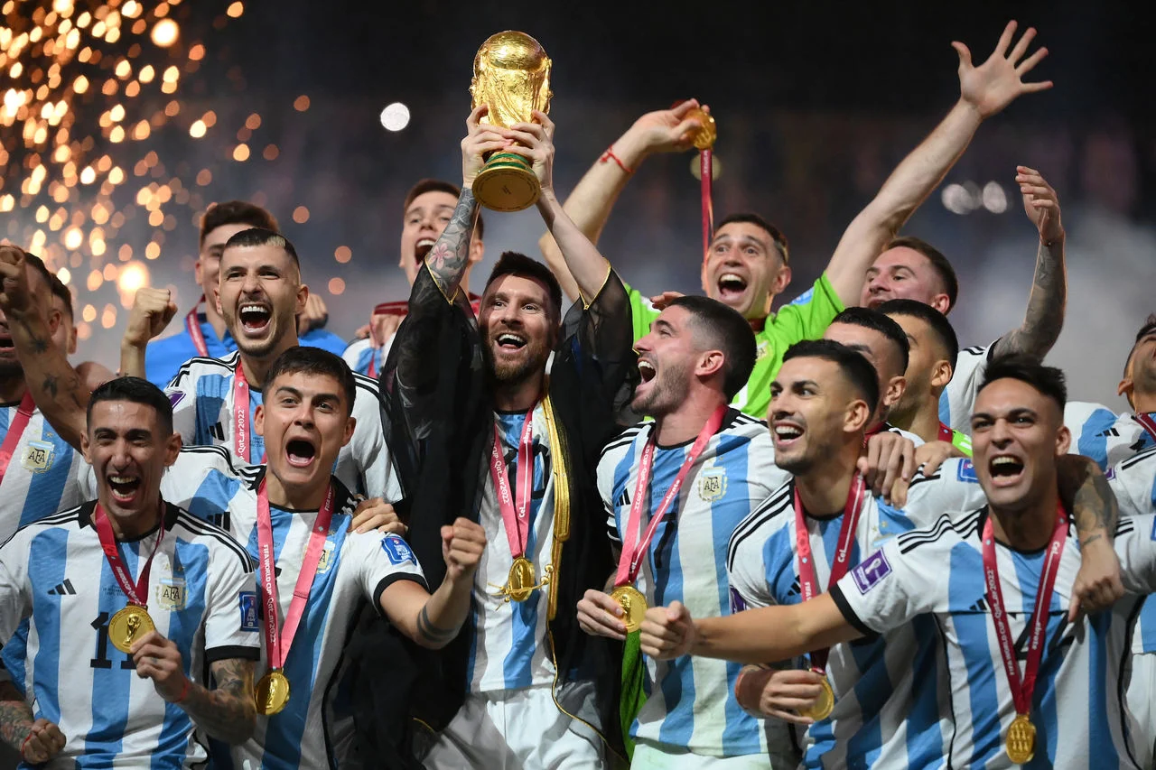 Argentina conquistou o título da Copa do Mundo 2022 (Foto: FRANCK FIFE / AFP)