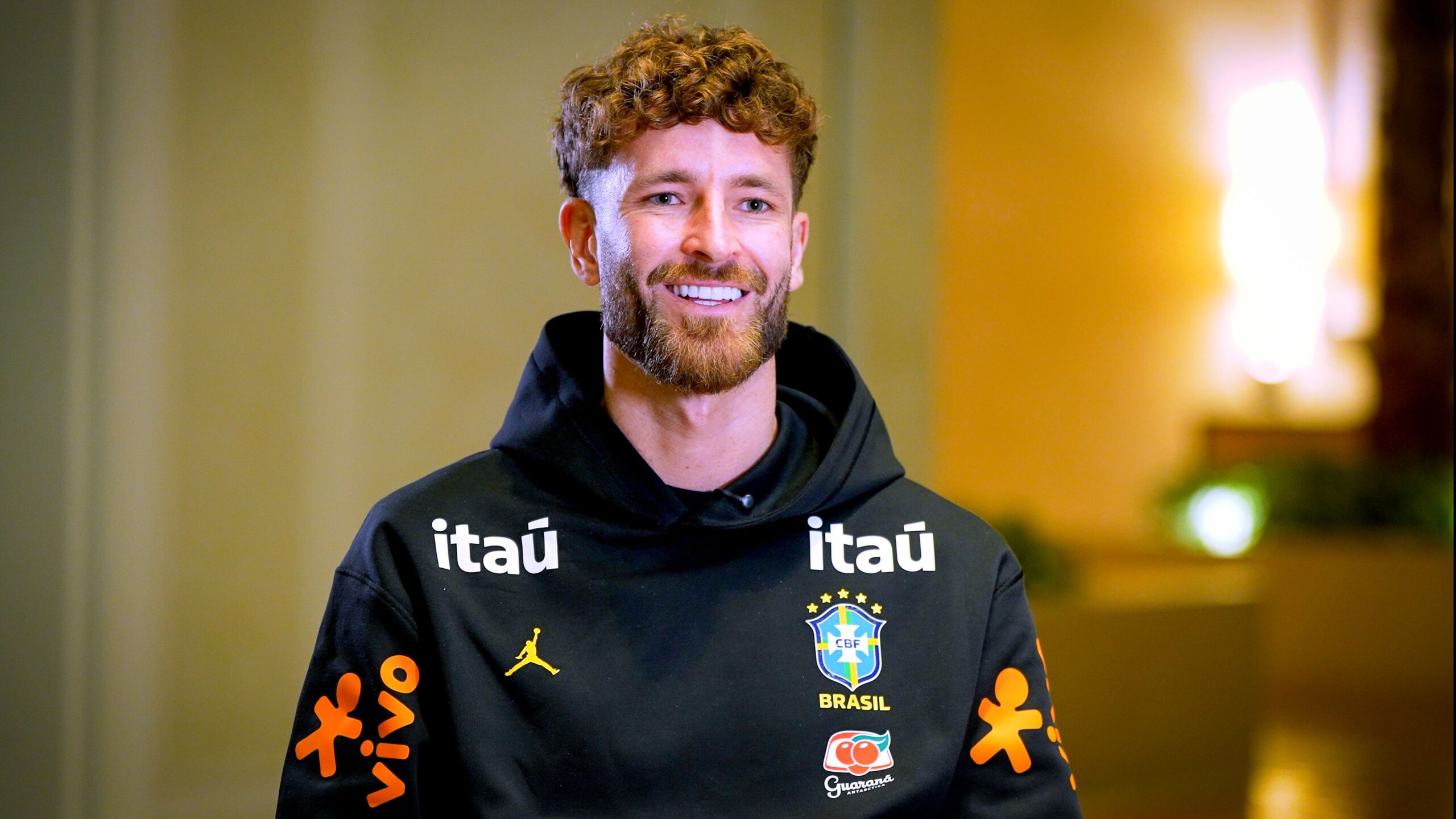 O zagueiro Léo Pereira, destaque do Flamengo e um dos principais defensores do futebol brasileiro nos últimos anos, tem a oportunidade de garantir vaga na Copa do Mundo. O atleta de 30 anos será titular no duelo entre Brasil x França, nesta quinta-feira (26).
