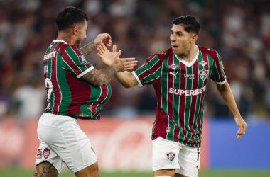 Lucho Acosta e Savarino. FOTO: MARCELO GONÇALVES / FLUMINENSE F.C.