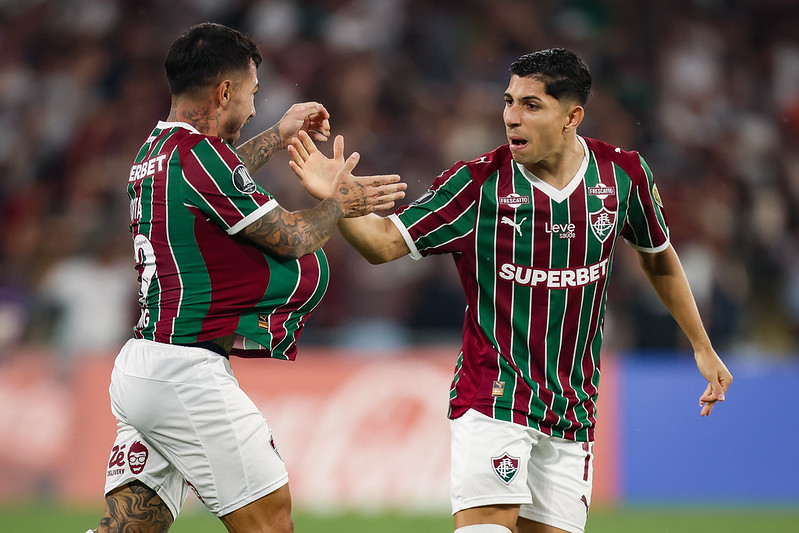 Lucho Acosta e Savarino. FOTO: MARCELO GONÇALVES / FLUMINENSE F.C.
