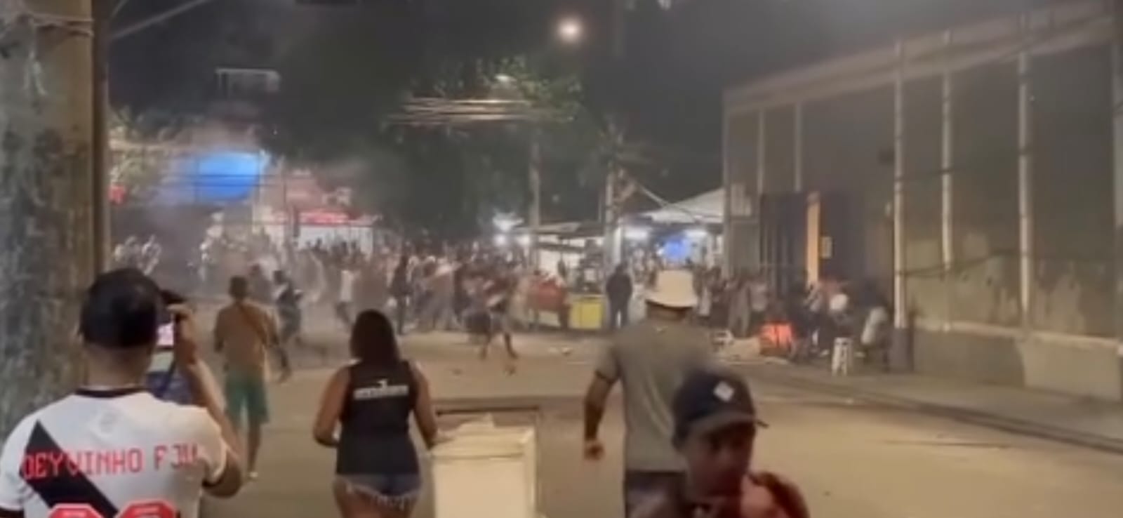 Torcedores do Vasco protagonizam momentos de violência em São Januário. Foto: Reprodução/Redes Sociais