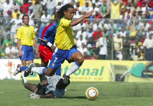 Ronaldinho Gaúcho contra o Haiti. Foto: Fernando Maia