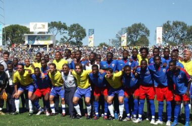 Brasil e Haiti juntos, antes do amistoso. Foto: Reprodução/CBF/Nilton Santos