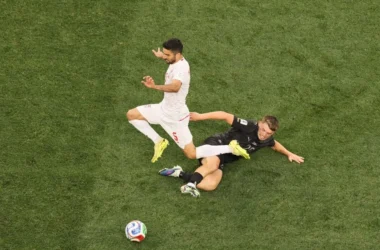 Irã e Nova Zelândia fizeram um jogo movimentado e pródigo em chances de gol Foto : Etienne Laurent / AFP / CP
