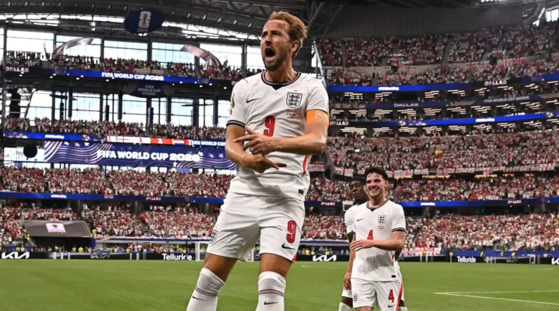 Harry Kane comemora gol marcado contra a Croácia na Copa do Mundo (Foto: Paul ELLIS / AFP)