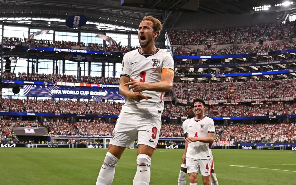 Harry Kane comemora gol marcado contra a Croácia na Copa do Mundo (Foto: Paul ELLIS / AFP)