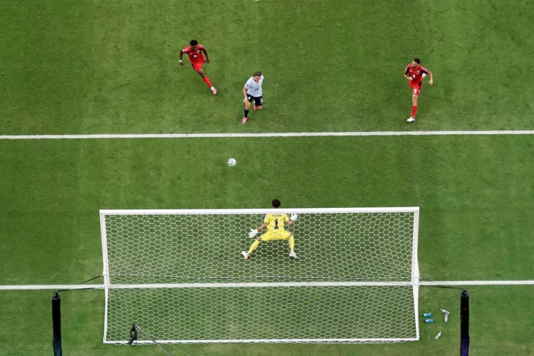 Futebol: Gol de virada do Uruguai sobre Cabo Verde • Photo by Alex Slitz/Getty Images