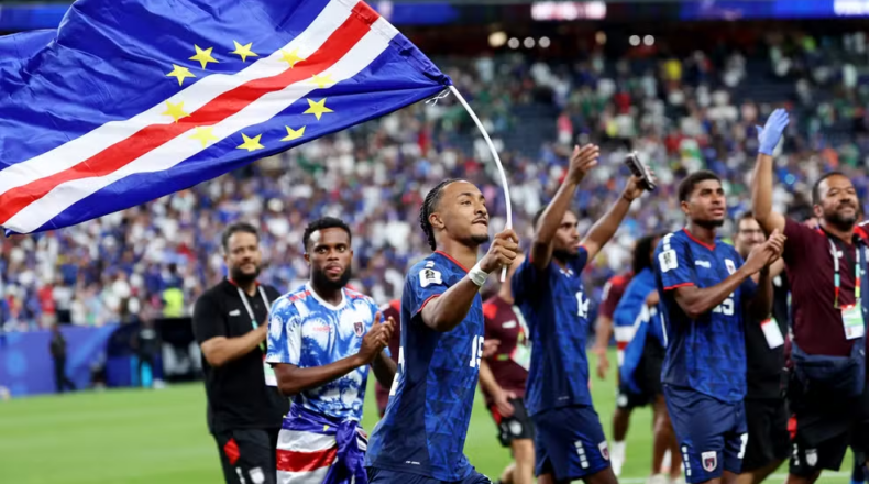 Cabo Verde festeja vaga à segunda fase da Copa do Mundo — Foto: Reuters/Troy Taormina