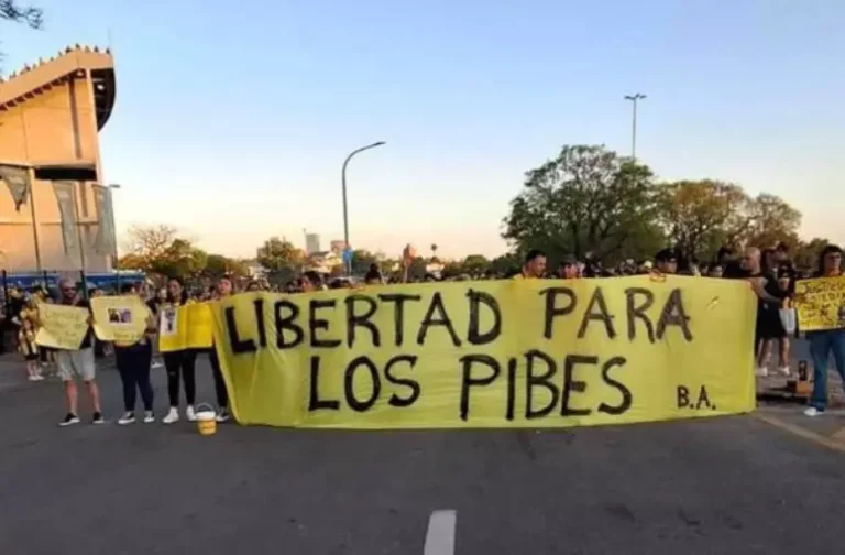 "Libertad para Los Pibes". Foto: Leonardo Pereira/J10 / Jogada10