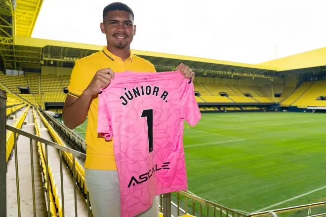 Luiz Júnior, durante apresentação no Villarreal. VILLARREAL CF