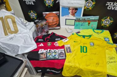 Golpe: Polícia recupera acervo esportivo raro de R$ 450 mil em shopping no Rio de Janeiro. Foto: Divulgação/Polícia Civil RJ