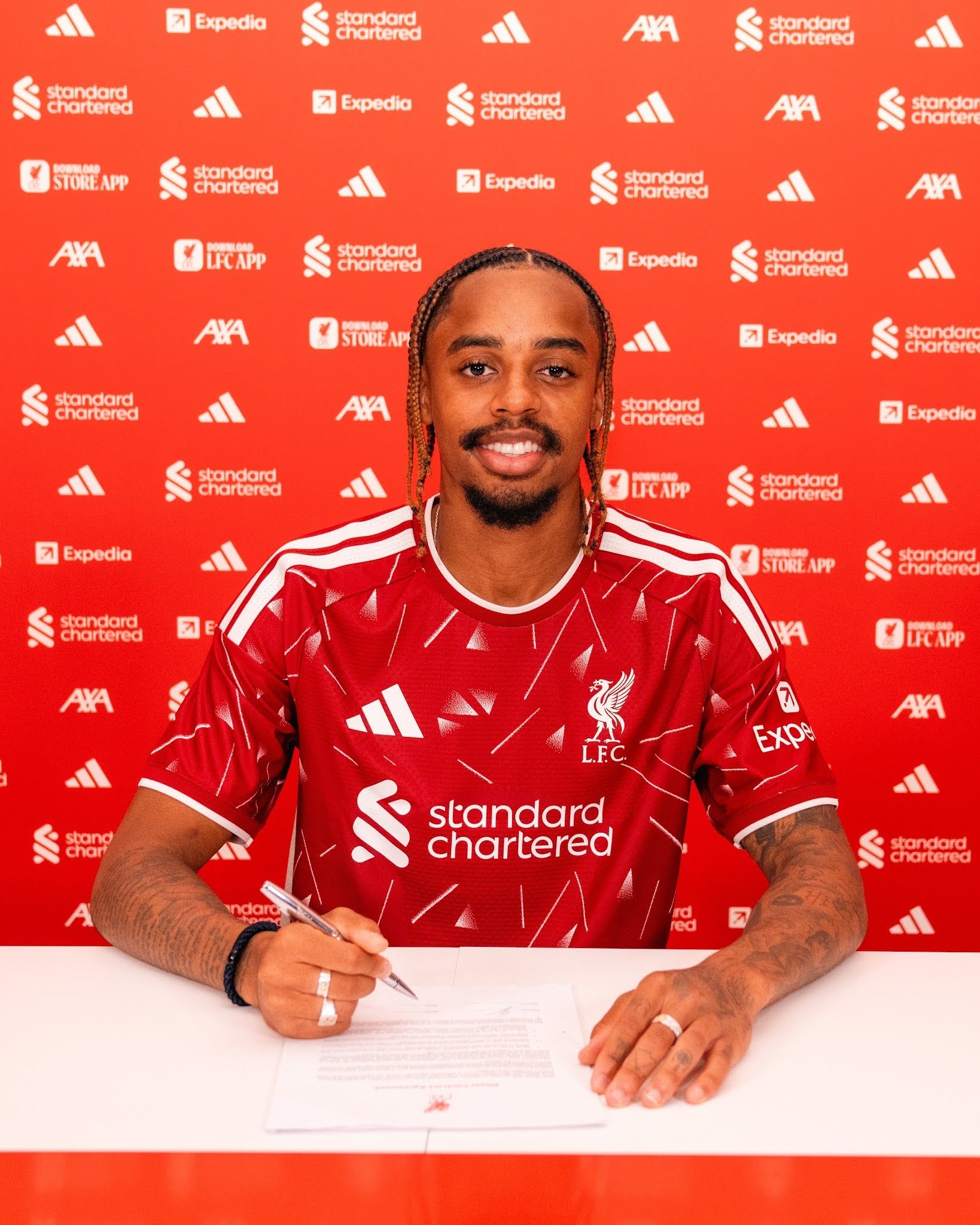 Bradley Barcola ponta francês (custou 125 milhões de euros). Foto: Divulgação/Liverpool